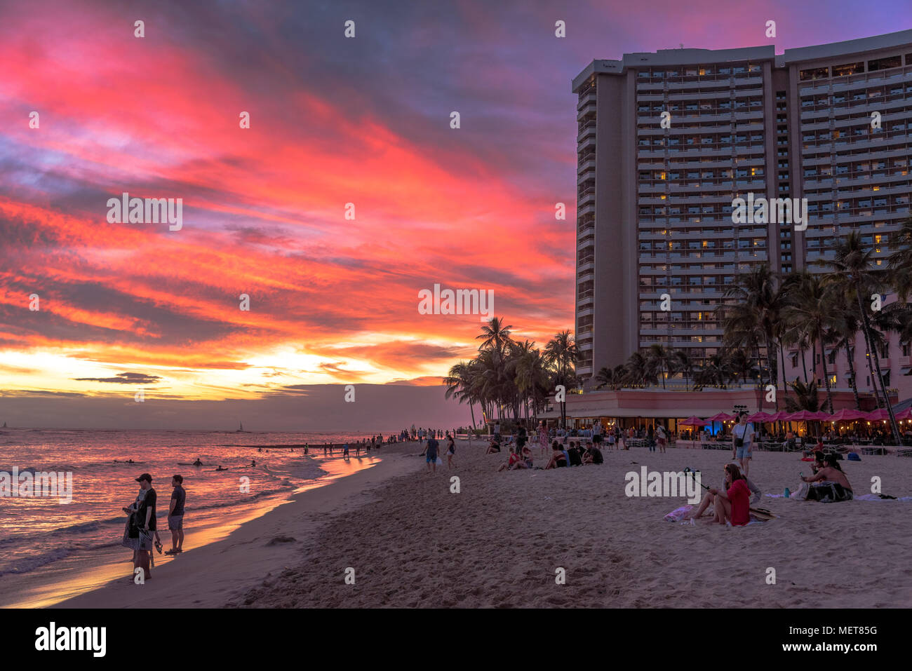 Sunset hawaii palm tree hi-res stock photography and images - Alamy