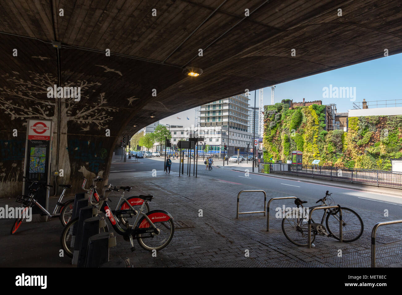 Green Wall, Edgware Road Tube Station, London, UK Stock Photo Alamy
