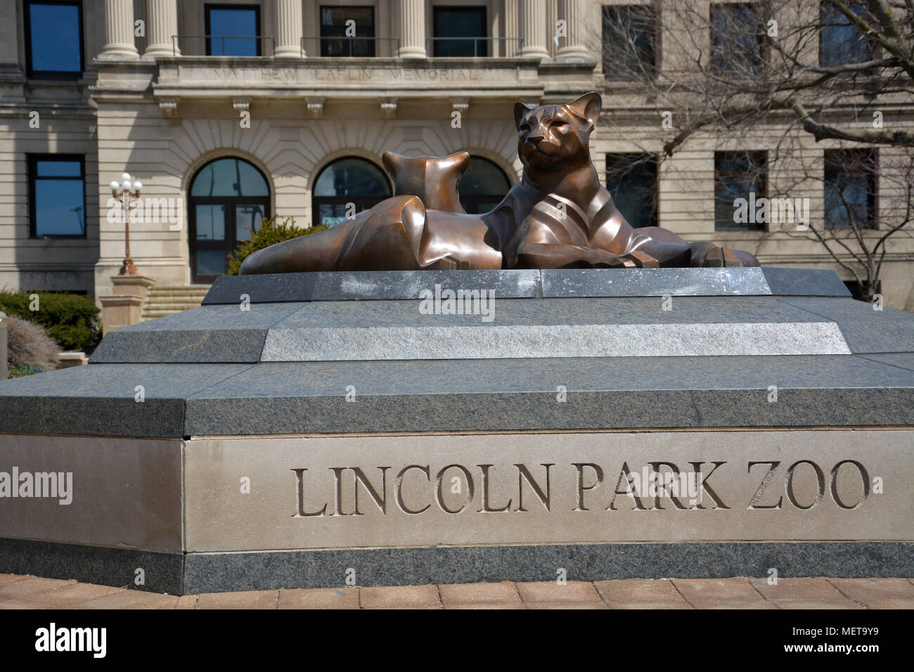 Bronze sculpture of two lions outside of the administrative offices of the Lincoln Park Zoo in Chicago. Stock Photo