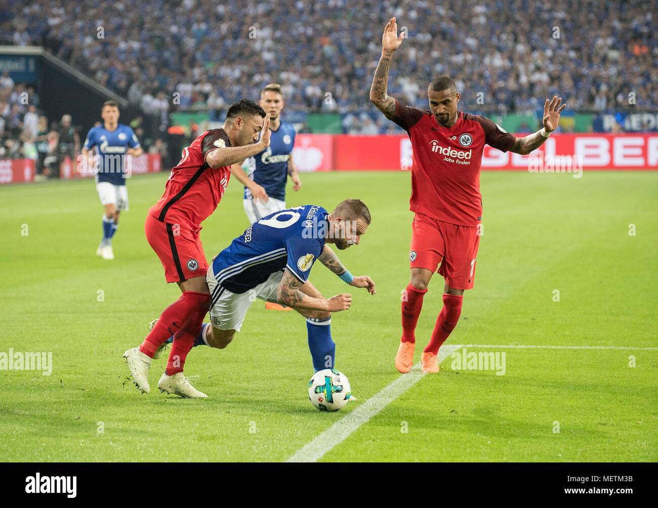 Guido BURGSTALLER (GE) in a duel versus Marco FABIAN l. and Kevin-Prince BOATENG r. (F), Action, duels, Football DFB Pokal, Semifinals, FC Schalke 04 (GE) - Eintracht Frankfurt (F) 0: 1, on 18/04/2018 in Gelsenkirchen/Germany. | usage worldwide Stock Photo