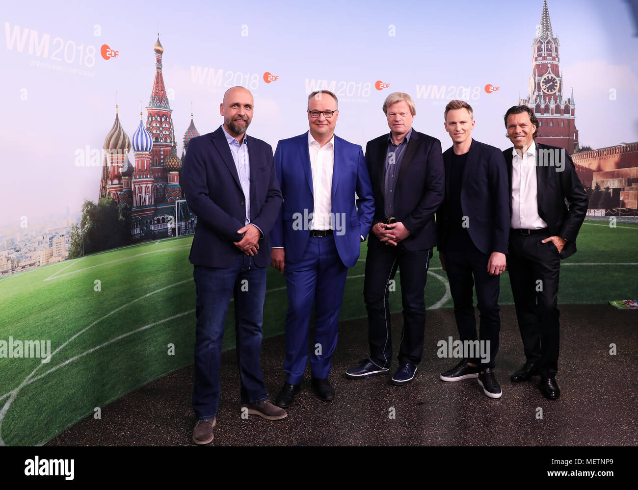 23 April 2018, Germany, Hamburg: Holger Stanislawski (L-R), Oliver Welke, Oliver Kahn, Jochen Breyer and Urs Meier, ZDF presenters for the soccer World Cup 2018 in Russia, during a photocall prior to a press conference of the German TV channels ARD and ZDF on the World Cup in Russia. Photo: Christian Charisius/dpa Stock Photo
