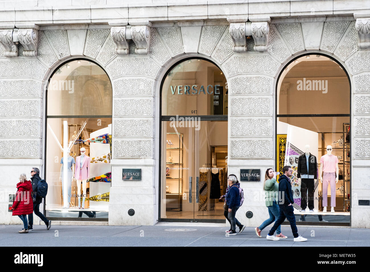 Versace store on Fifth Avenue in New York City Stock Photo Alamy