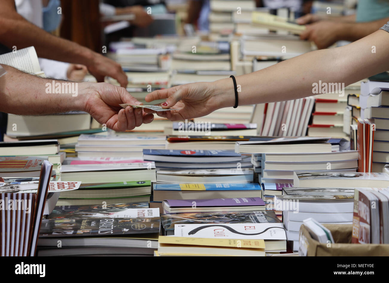 Palma, Balearic Islands, Spain. 23rd Apr, 2018. Sellers and buyers on the Book Day in Palma de Mallorca, Spain. Credit: Clara Margais/ZUMA Wire/Alamy Live News Stock Photo