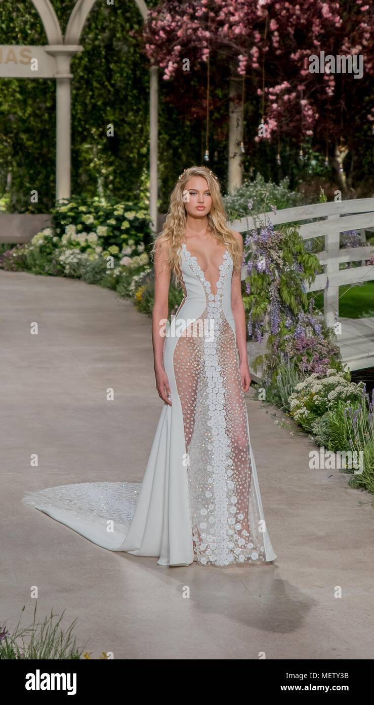 Ensayo de desfile en Barcelona, donde se presentará la nueva colección  Atelier Pronovias 2019. Los modelos internacionales Romee Strijd, Cindy  Bruna, Blanca Padilla, Sarah Fraser y Grace Guozhi han compartido  escenariocon las