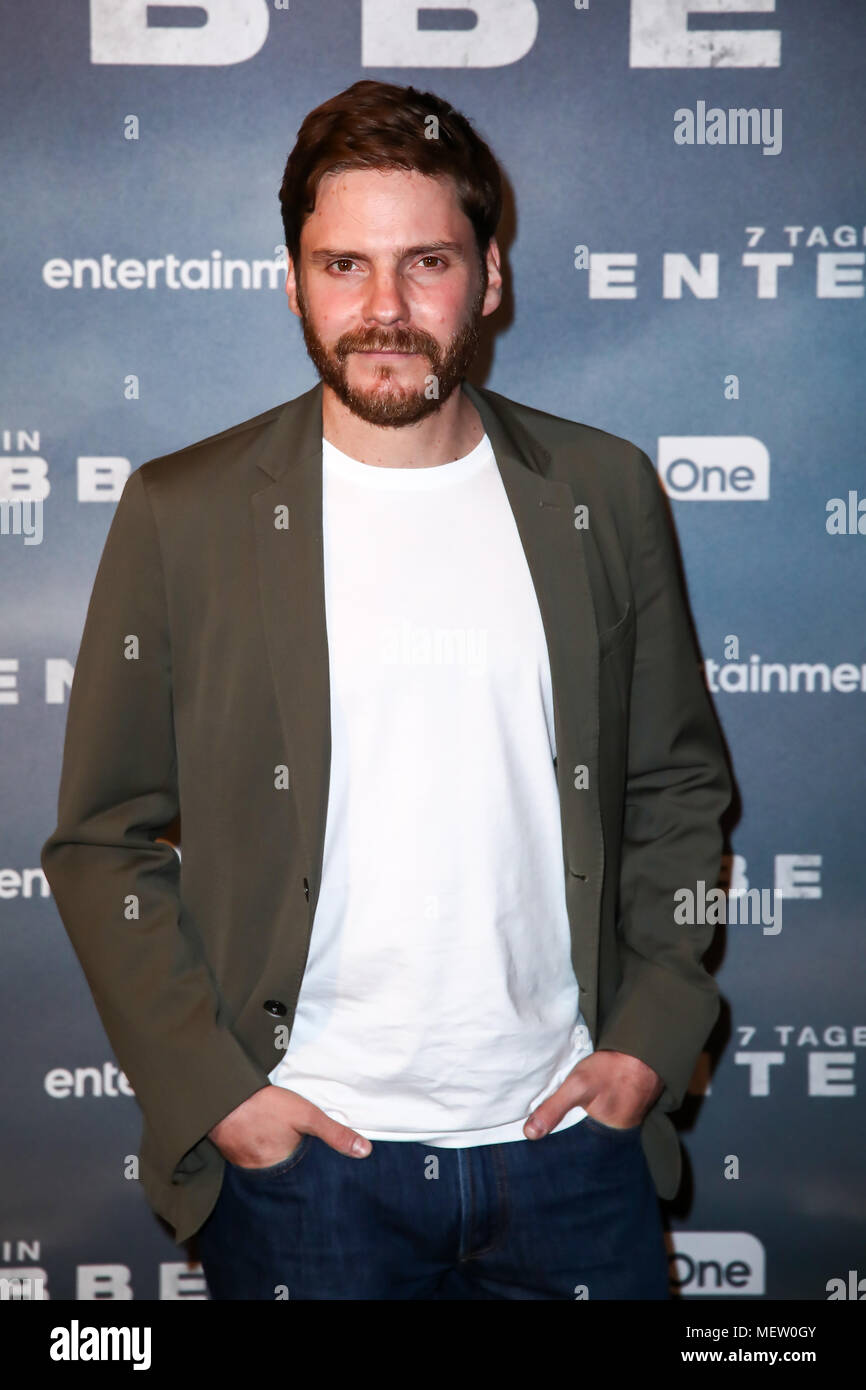 Berlin, Germany, 23.4.18, Daniel Bruehl (Actor, Plays Wilfried Boese) attend Photocall Entebbe ( German: 7 Tage in Entebbe ), Kino in der Kulturbrauerei Credit: Holger Much/Alamy Live News Stock Photo