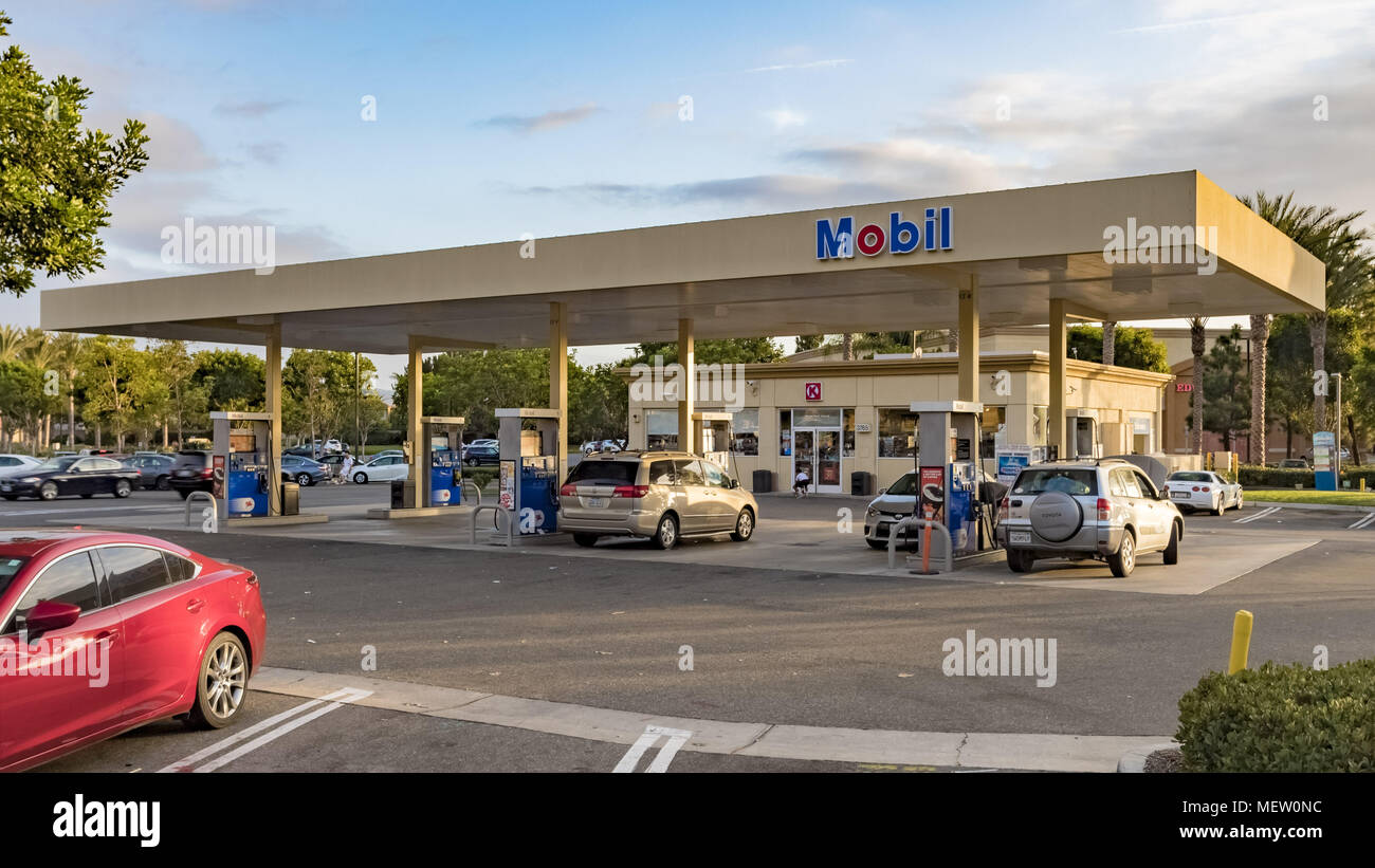 Cars gas station hires stock photography and images Alamy