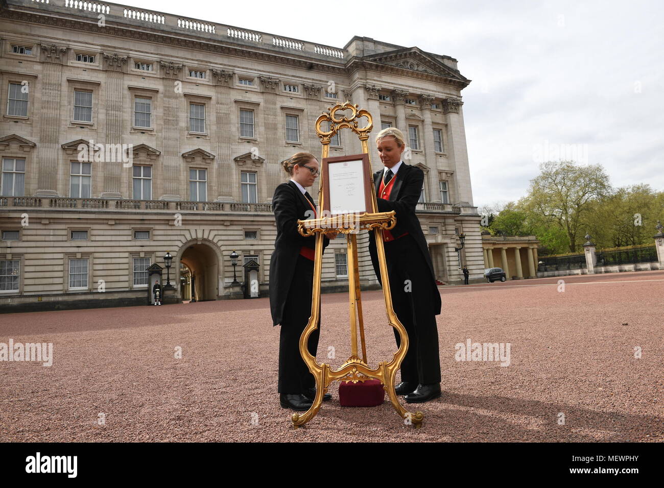 Senior Footman Olivia Smith Left And Footman Heather Mcdonald Place A Notice On An Easel In The Forecourt Of Buckingham Palace In London To Formally Announce The Birth Of A Baby Boy