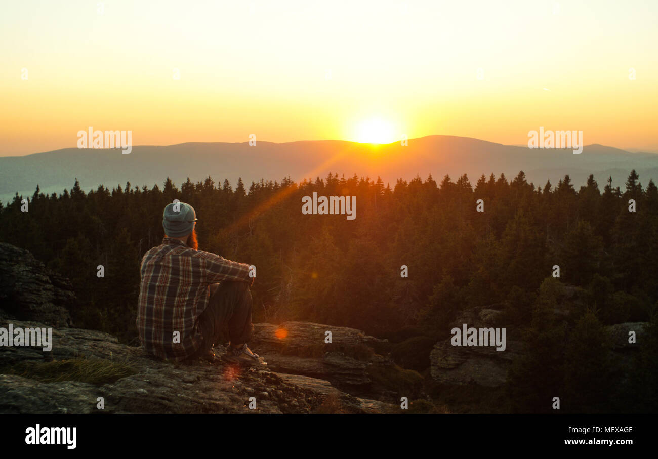 Man watching sunset wide hi-res stock photography and images - Alamy