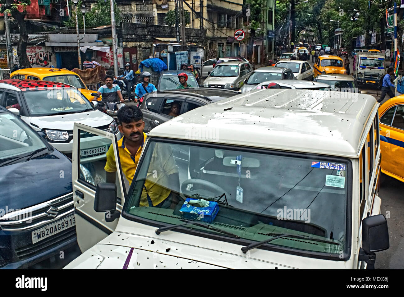 Kolkata traffic jams take road congestion to a new level! Stock Photo