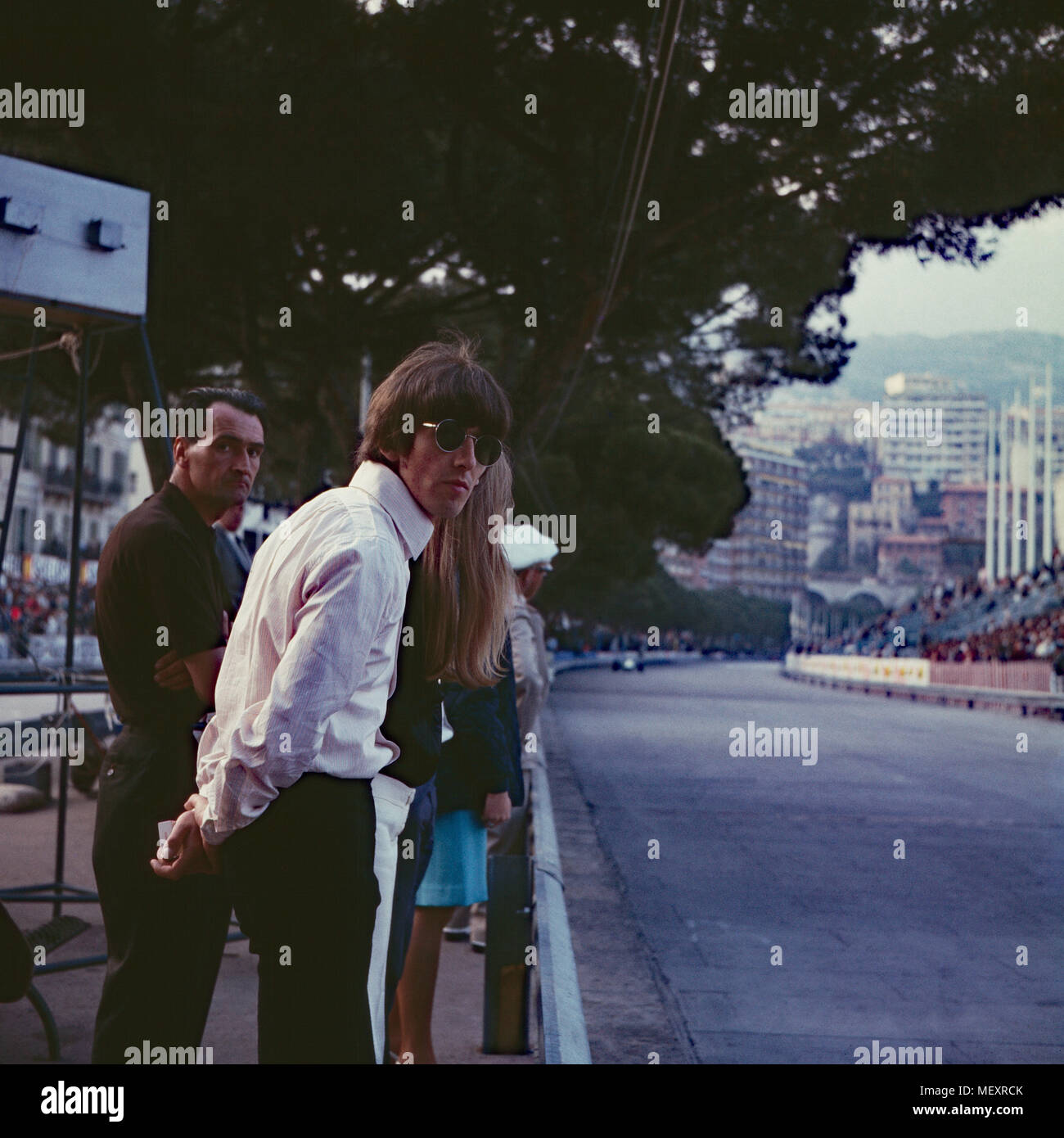 Beatle George Harrison mit Patricia Anne Pattie Boyd zu Besuch in Monte Carlo, Monaco 1966. Beatle George Harrison and Patricia Anne Pattie Boyd visiting Monte Carlo, Monaco 1966. Stock Photo