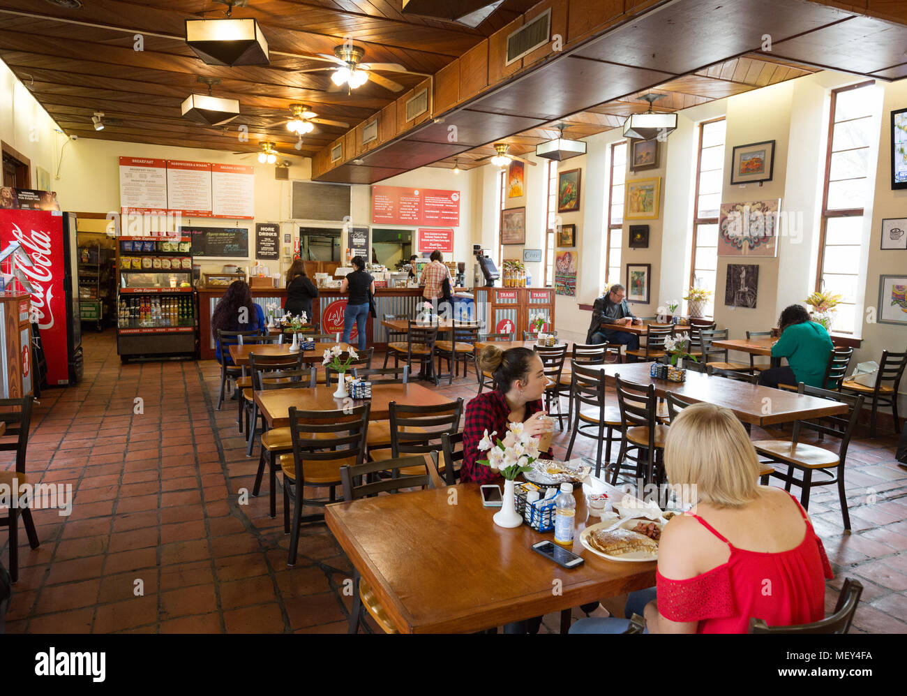 People eating breakfast in a cafe, La Villita district, San Antonio Texas  USA Stock Photo - Alamy