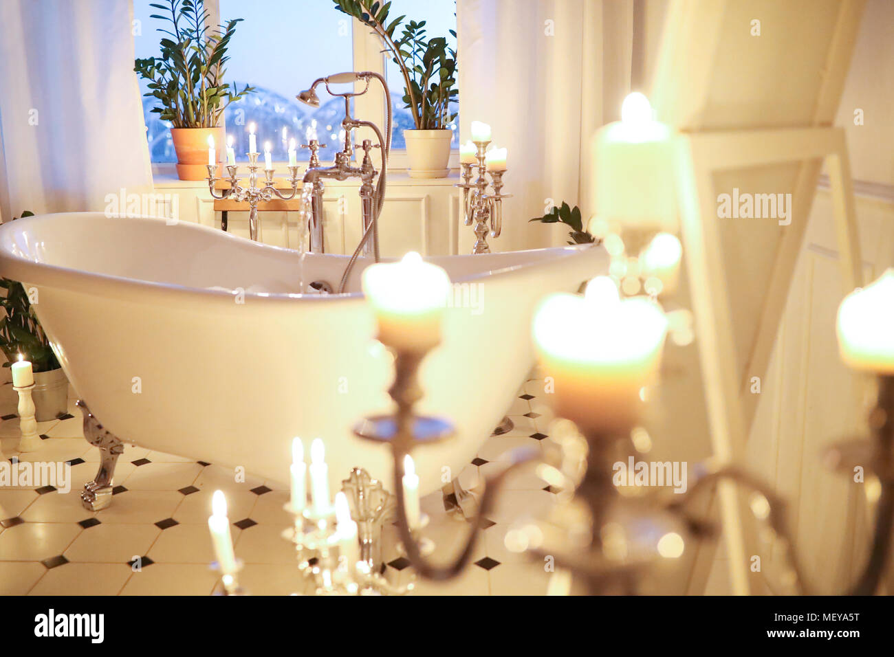 romantic bathtub  Romantic candles, Romantic bath, Romantic bathrooms