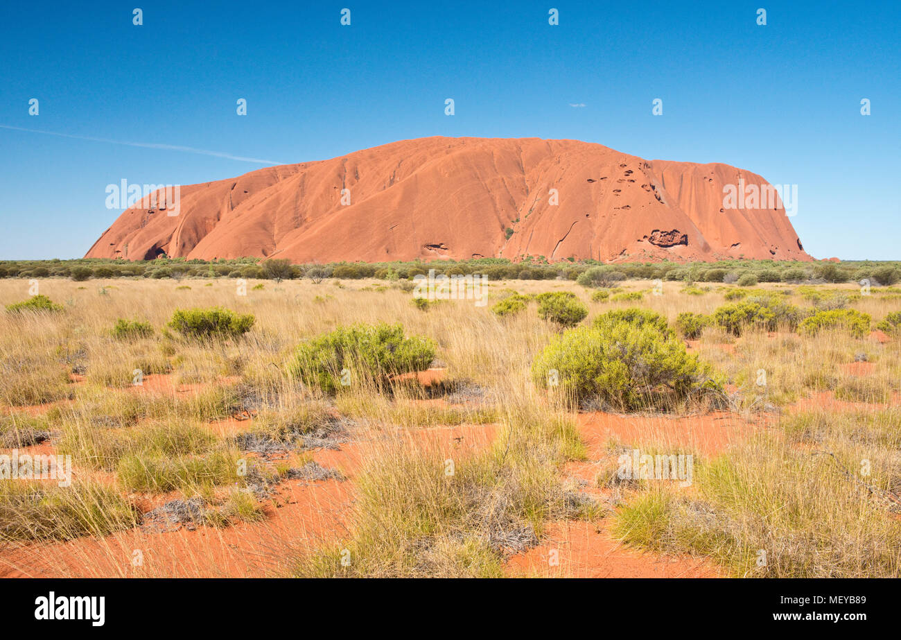 Uluru (Ayers Rock), Uluṟu-Kata Tjuṯa National Park. Northern Territory, Australia. Stock Photo