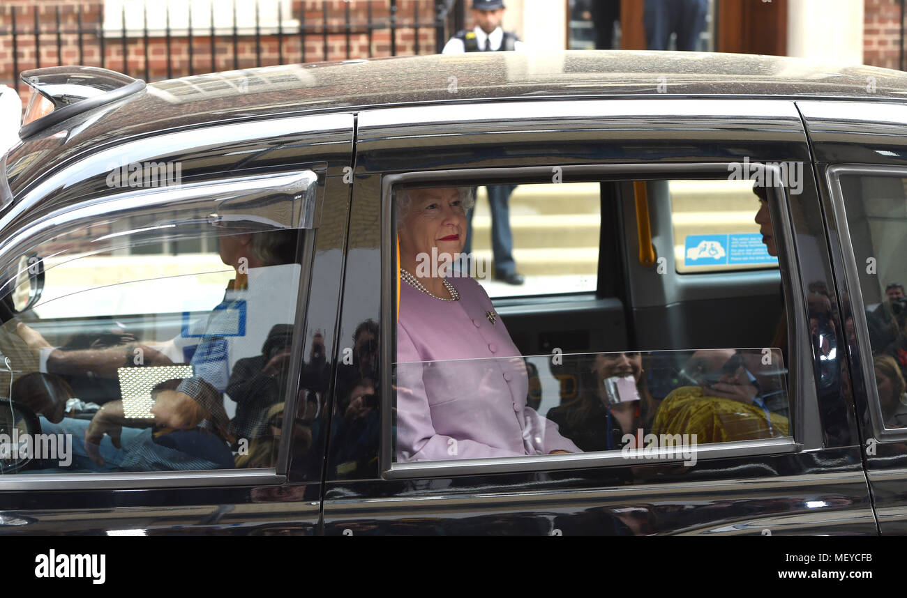 Photo Must Be Credited ©Alpha Press 079965 23/04/2018 Queen Elizabeth II Waxwork Kate The Duchess of Cambridge Catherine Katherine Middleton and Prince William Duke of Cambridge Welcome The Birth Of A Son at the at the Lindo Wing of St Marys Hospital in Paddington London Stock Photo