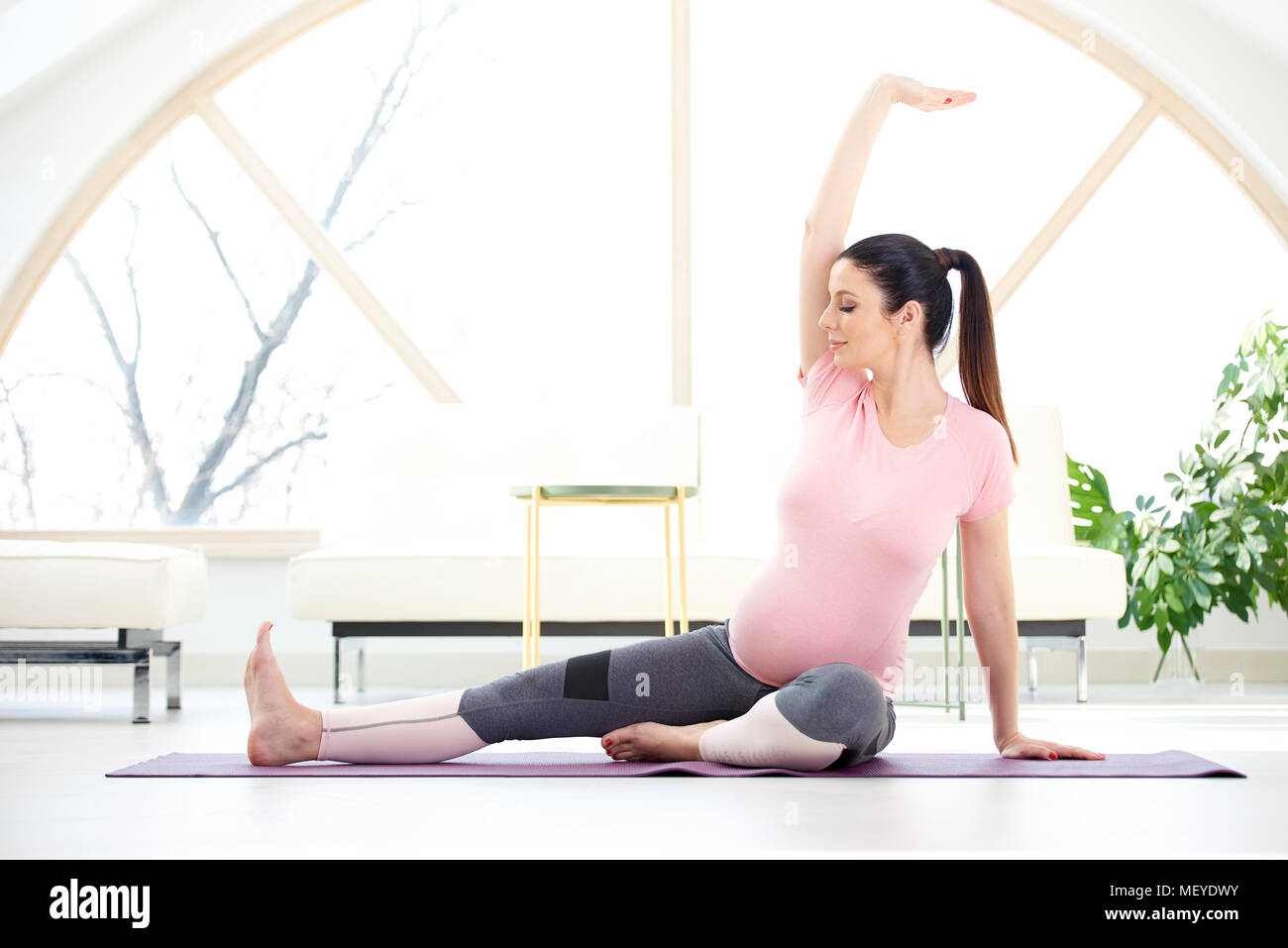 Expecting baby bump full length hi-res stock photography and images - Alamy