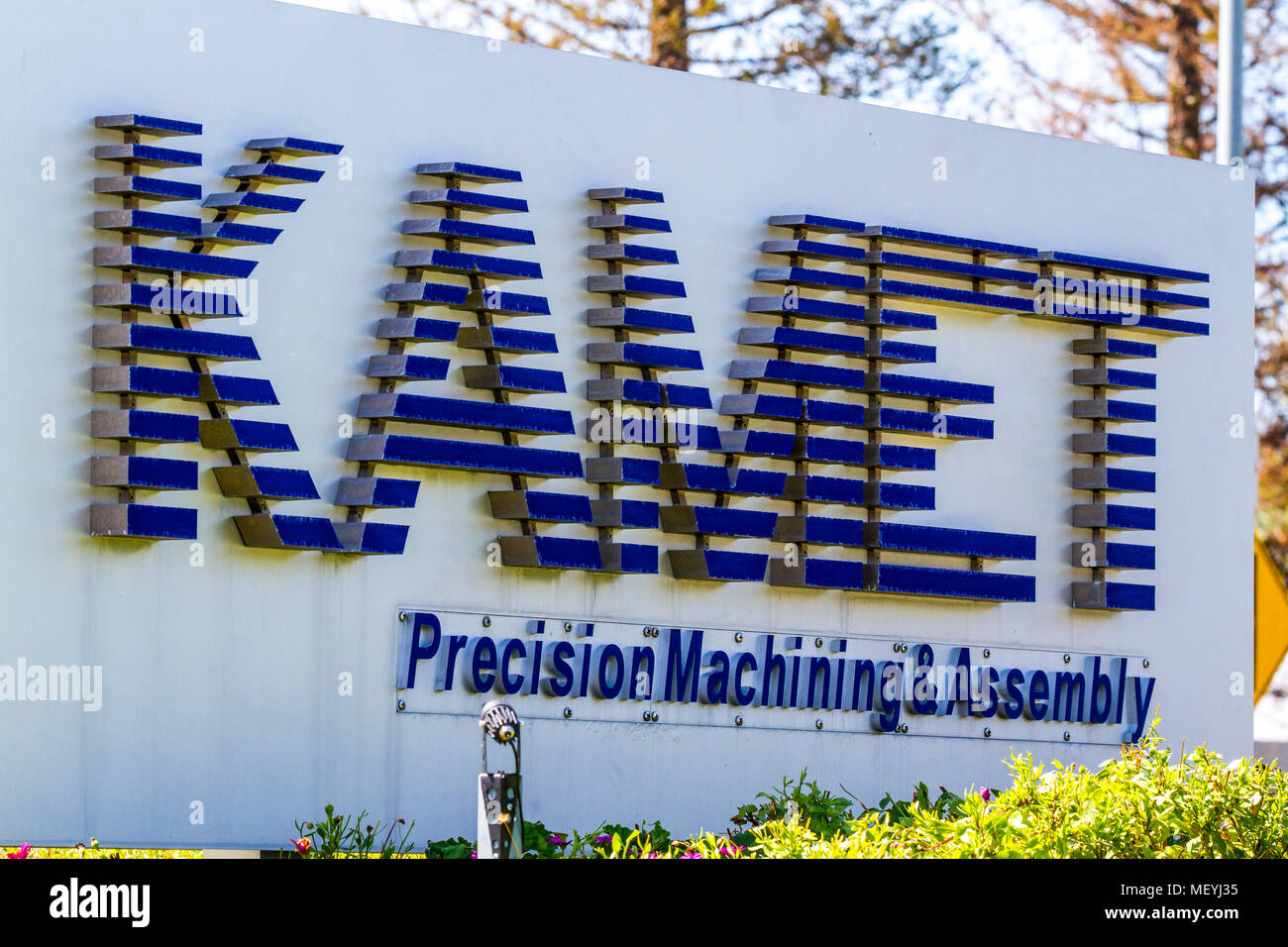 Kamet precision machining hi-res stock photography and images - Alamy