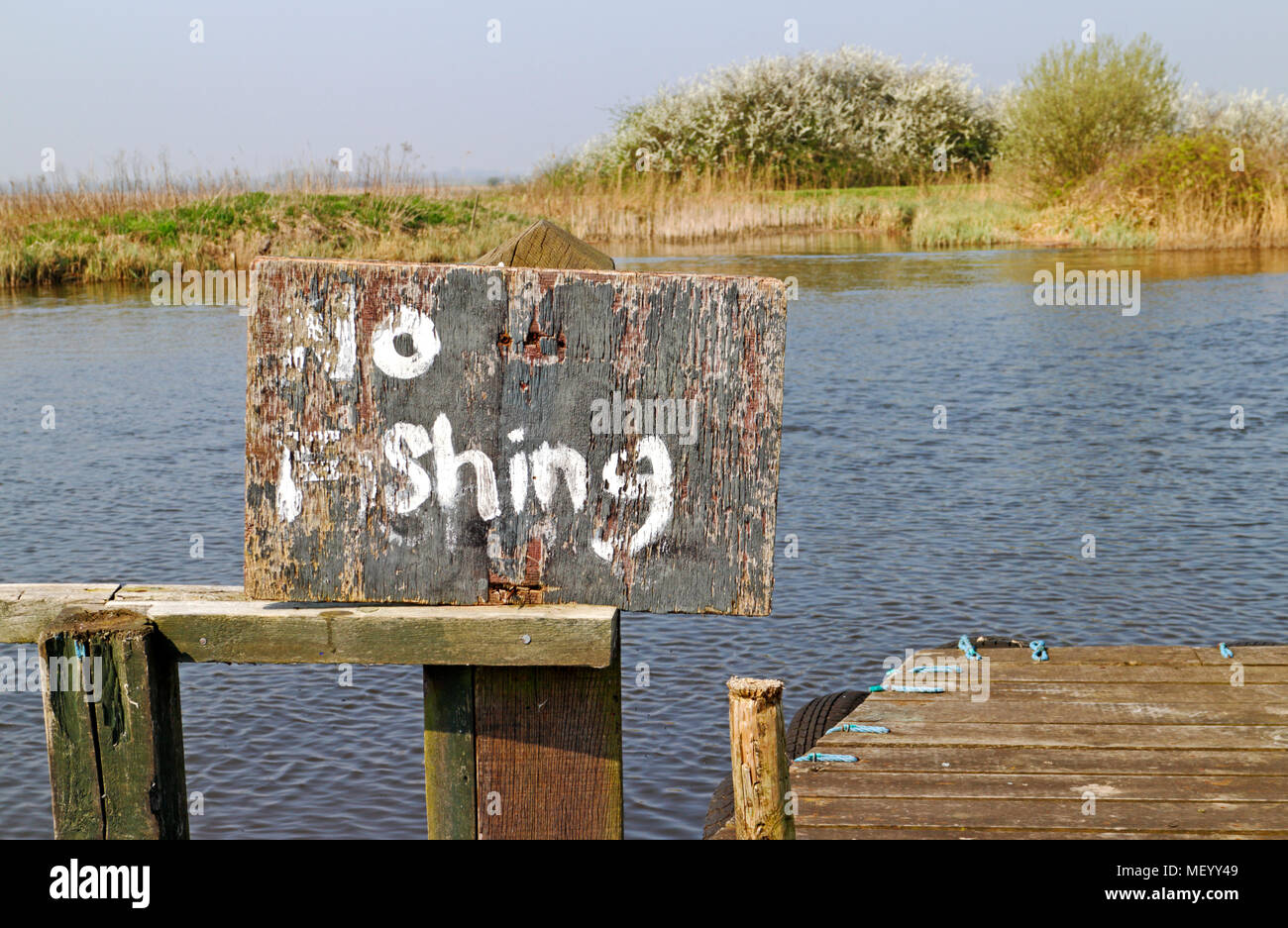 Closed to fishing sign hi-res stock photography and images - Alamy