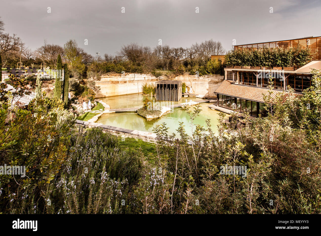 Hotel Adler Thermae, Bagno Vignoni, Tuscany with thermal pool, Tuscany, Val d'orcia Italy, UNESCO World Heritage. The hotel building in the style of a Tuscan villa is built in a former quarry. Thus, the hotel Adler Thermae blends into the UNESCO protected landscape Stock Photo