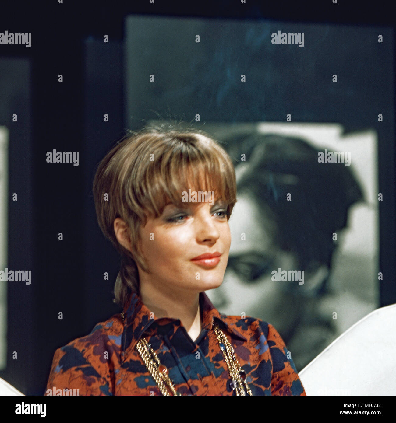 Schauspielerin Romy Schneider bei einer Talkshow des SFB in Berlin ...
