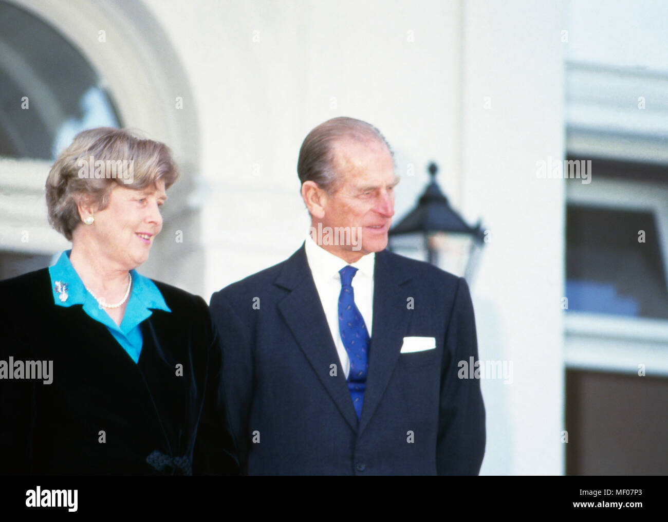 Königin Elizabeth II. zu Besuch in Bonn, hier Marianne von Weizsäcker und Prinz Philip, Deutschland 1992. Queen Elizabeth II visiting Bonn, here Marianne von Weizsaecker and Prince Philip, Germany 1992. Stock Photo