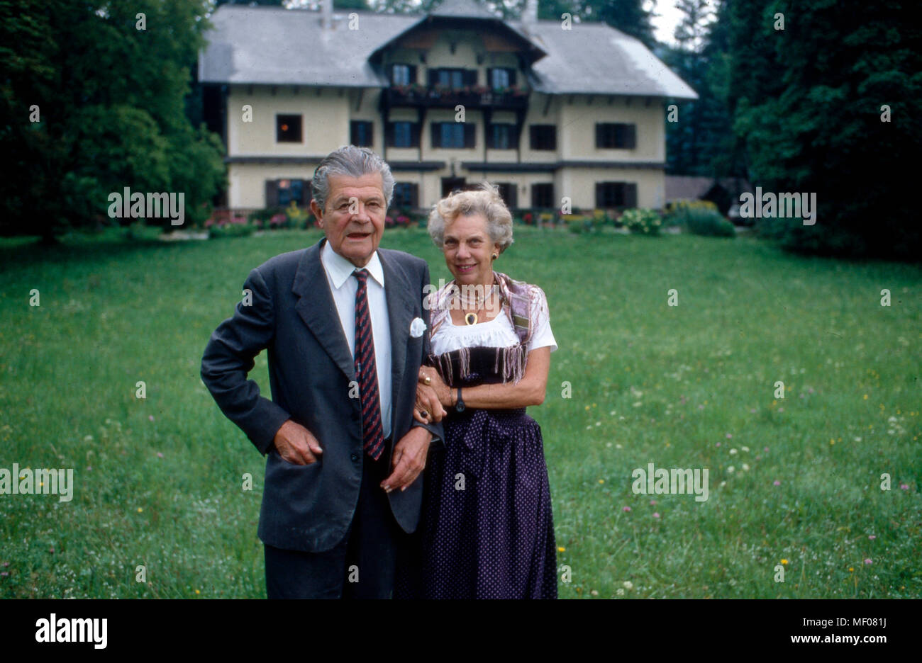 Fürst Tassilo von Fürstenberg mit seiner zweiten Ehefrau Cecil Amelia Blaffer in Strobl. Österreich 1985 Stock Photo