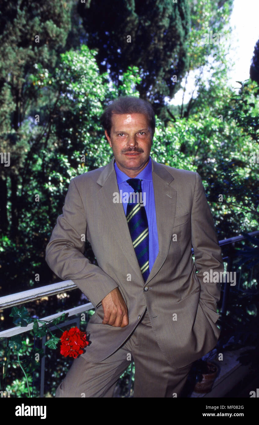 Modeschöpfer Prinz Egon von Fürstenberg in Rom, Italien 1995. Fashion  designer Prince Egon von Fuerstenberg at Rome, Italy 1995 Stock Photo -  Alamy