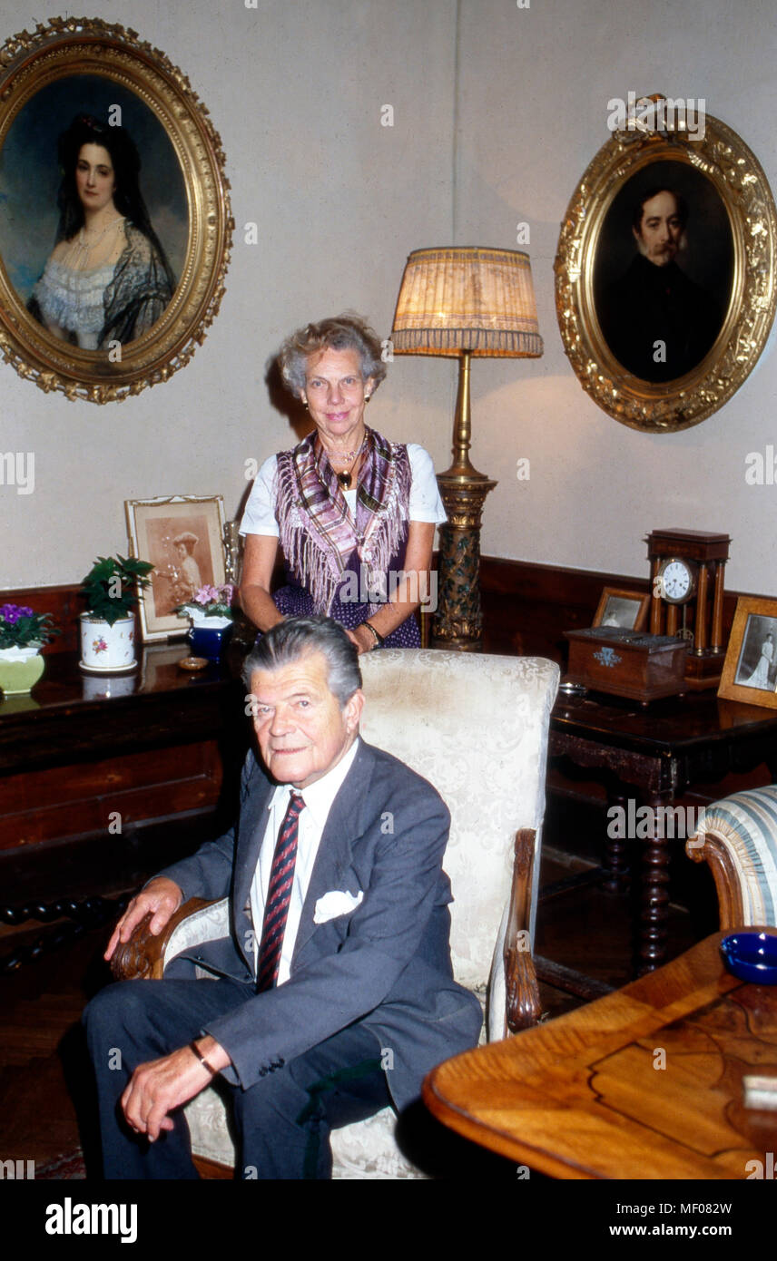 Fürst Tassilo von Fürstenberg mit seiner zweiten Ehefrau Cecil Amelia  Blaffer in Strobl. Österreich 1985 Stock Photo - Alamy