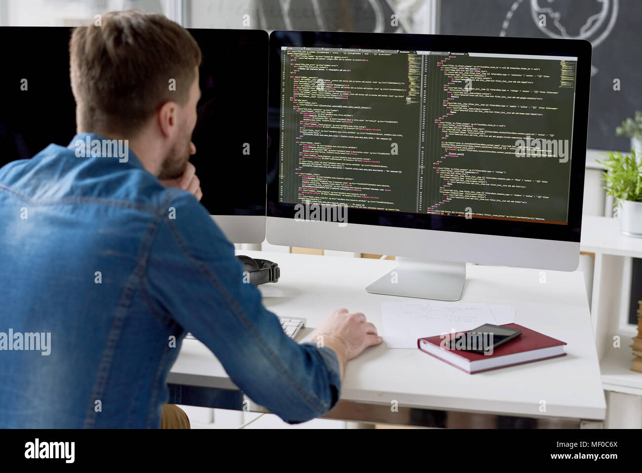 Person programmer hi-res stock photography and images - Alamy