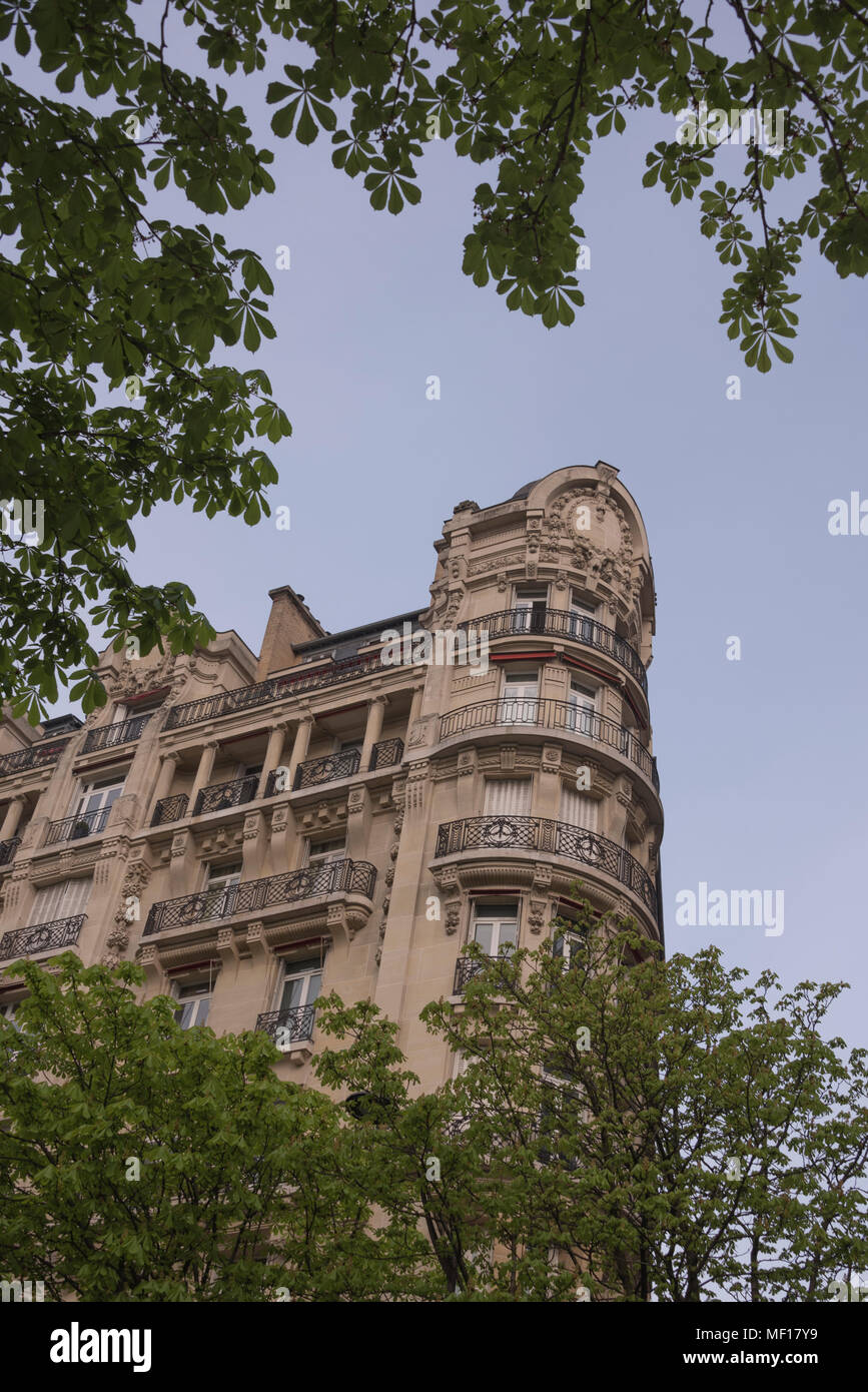 Apartment building in the 16th Arrondissement, Paris, France Stock Photo