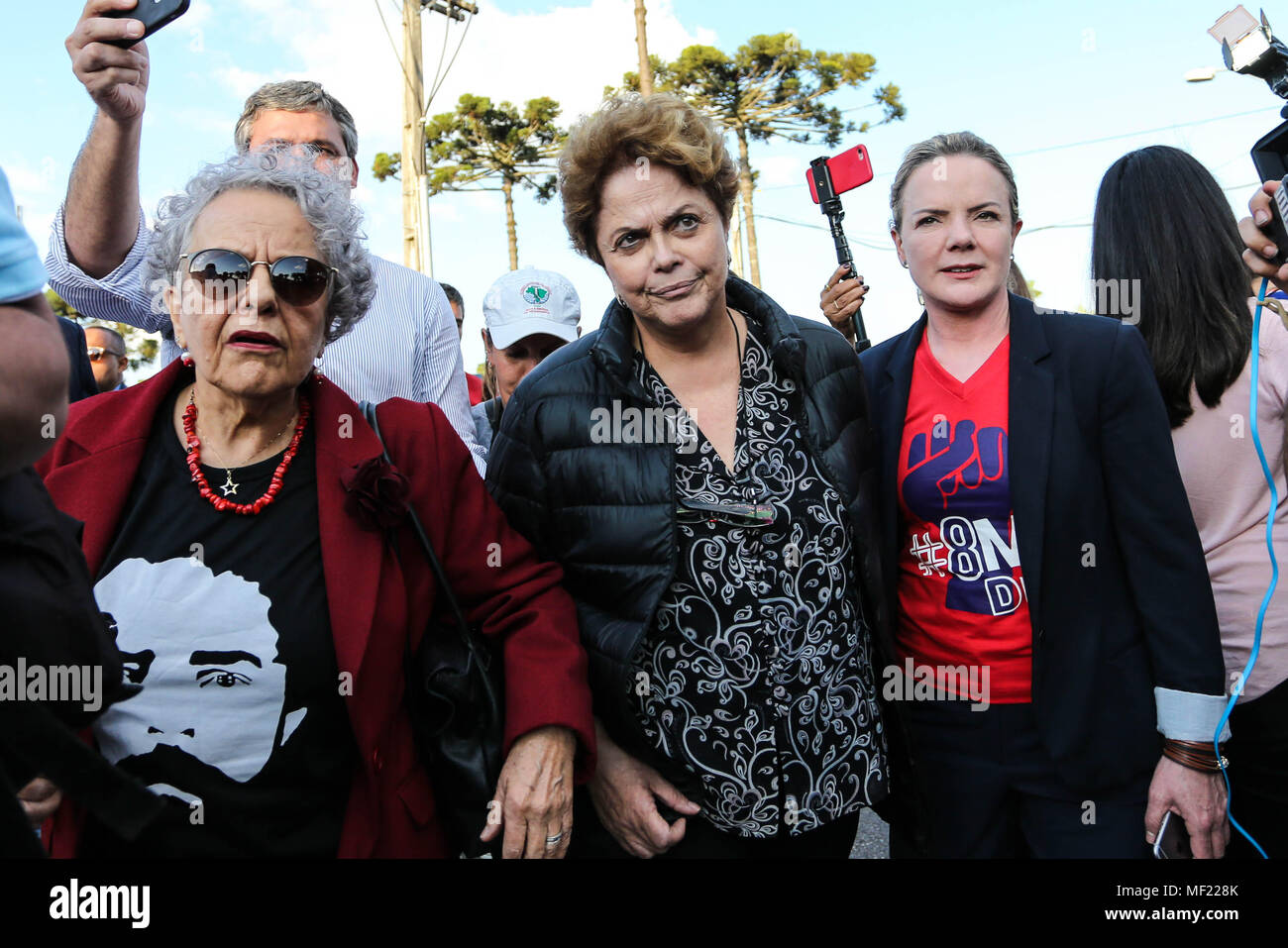 April 23, 2018 - Curitiba, ParanÃ, Brasil - Former president Dilma Rousseff (c), along with Senator Gleisi Hoffman (R), among other parliamentarians, leaves the headquarters of the Superintendency of the Federal Police, in Curitiba (PR), where he tried to visit former president Lula. Credit: Agb Geraldo Bubniak/ZUMA Wire/Alamy Live News Stock Photo