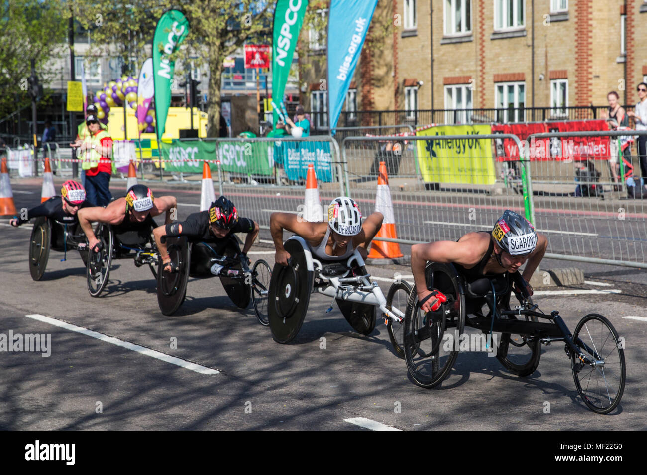 London, UK. 22nd April, 2018. Susannah Scaroni of the United States, eventual winner Madison de Rozario of Australia, Manuela Schar of Switzerland and Tatyana McFadden and Amanda McGrory of the United States compete in the T53/T54 wheelchair event at the 2018 Virgin Money London Marathon. Stock Photo