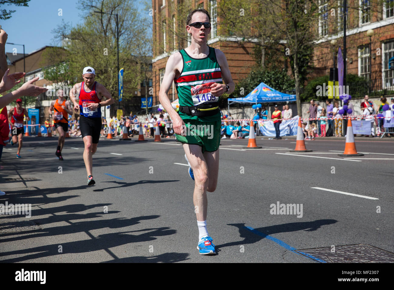 dokumentarfilm Forstærke Rund ned London, UK. 22nd April, 2018. Tim Kennedy of Sale Harriers Manchester  competes in the 2018 Virgin Money London Marathon. The 38th edition of the  race was the hottest on record with a