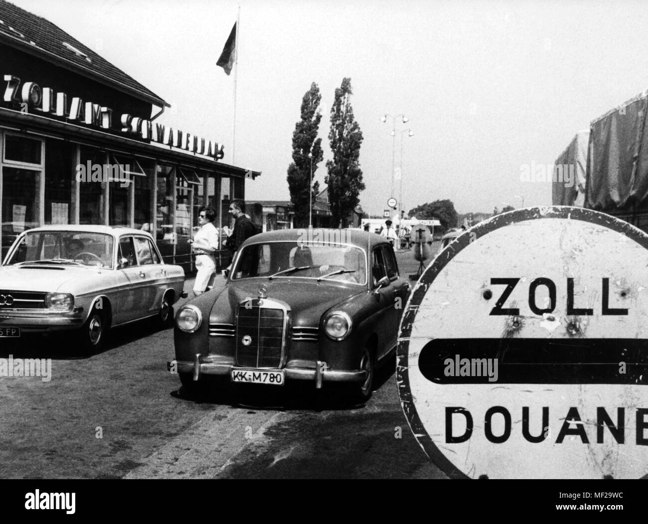 Goods crossing border Black and White Stock Photos & Images Alamy