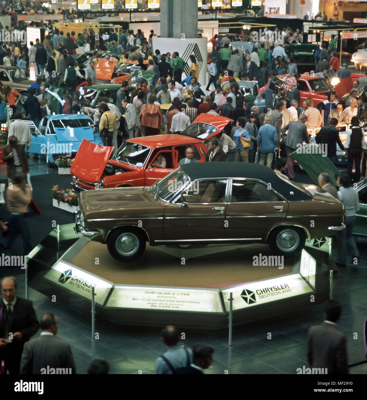 Visitors marvel at the novelties of the International Motor Show IAA in September 1973 in Hall 5 at the Frankfurt Exhibition Center. | usage worldwide Stock Photo