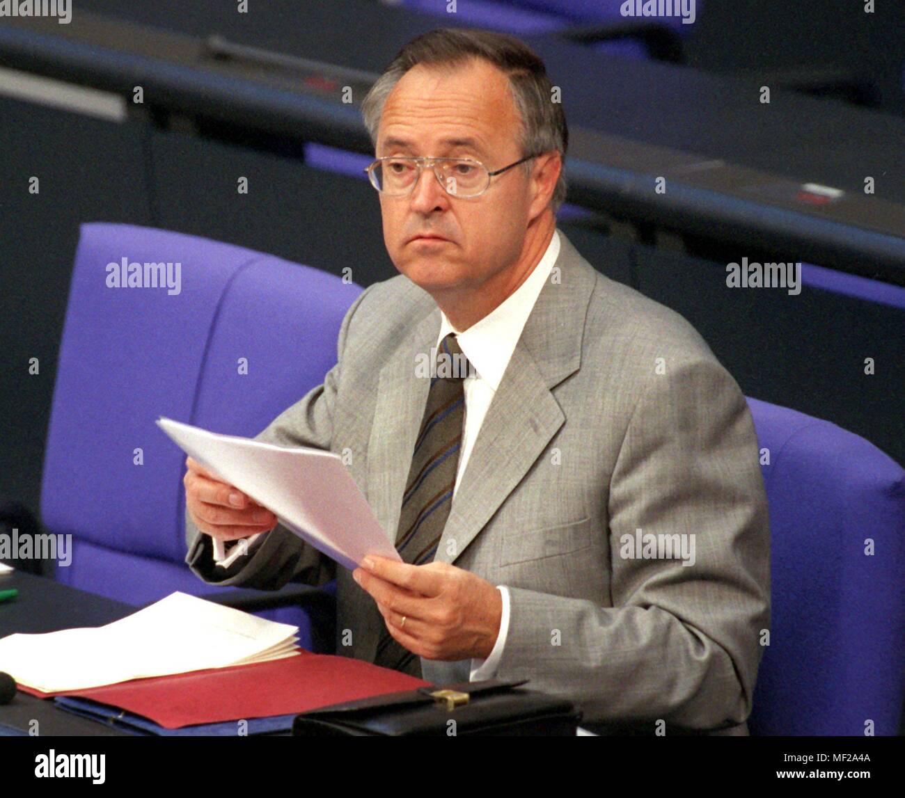 Federal Finance Minister Hans Eichel (SPD) sorts his documents during the parliamentary session on September 17, 1999 in Berlin. Coalition and opposition fought on the third day of the budget and austerity debate in the Bundestag fierce clashes. 'The opposition has no concept,' said Eichel in the final round of the first reading of the 2000 budget and the austerity package. Also in the last round Eichel and the speakers of the red-green coalition affirmed that they do not want to let the austerity package shake. In the opposite part will be ensured that the shortages increased further to 2003 Stock Photo