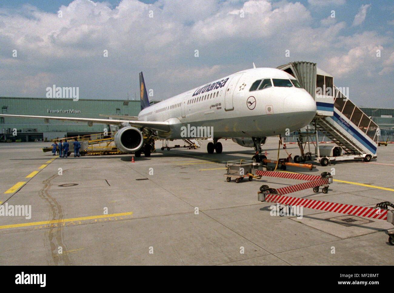 An aircraft of Deutsche Lufthansa AG is on 24.6.1999 on the apron of the Frankfurt Rhein-Main Airport. | usage worldwide Stock Photo