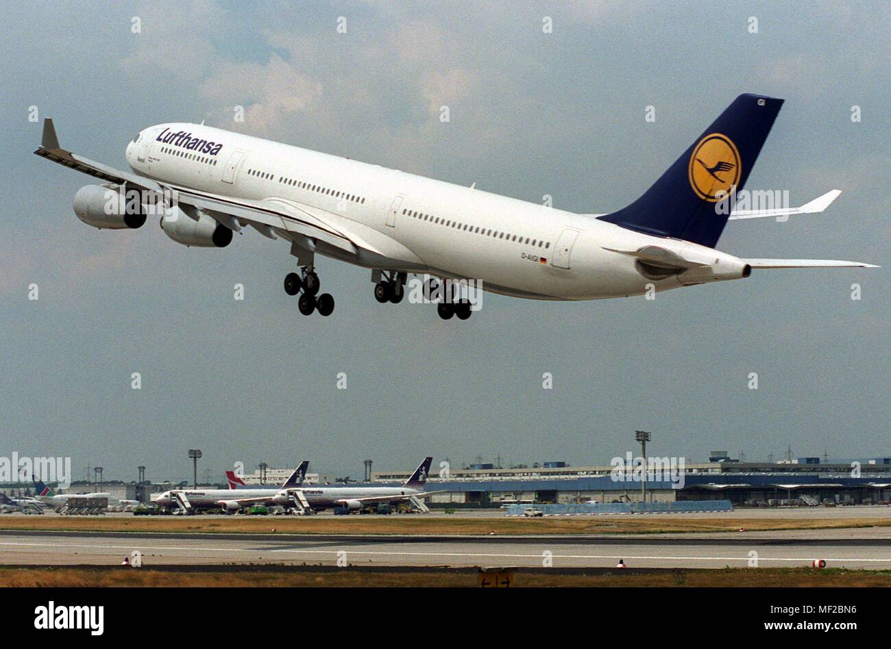 A Lufthansa Airbus A 340 starts on 24.6.1999 at the Frankfurt Rhein-Main Airport. | usage worldwide Stock Photo