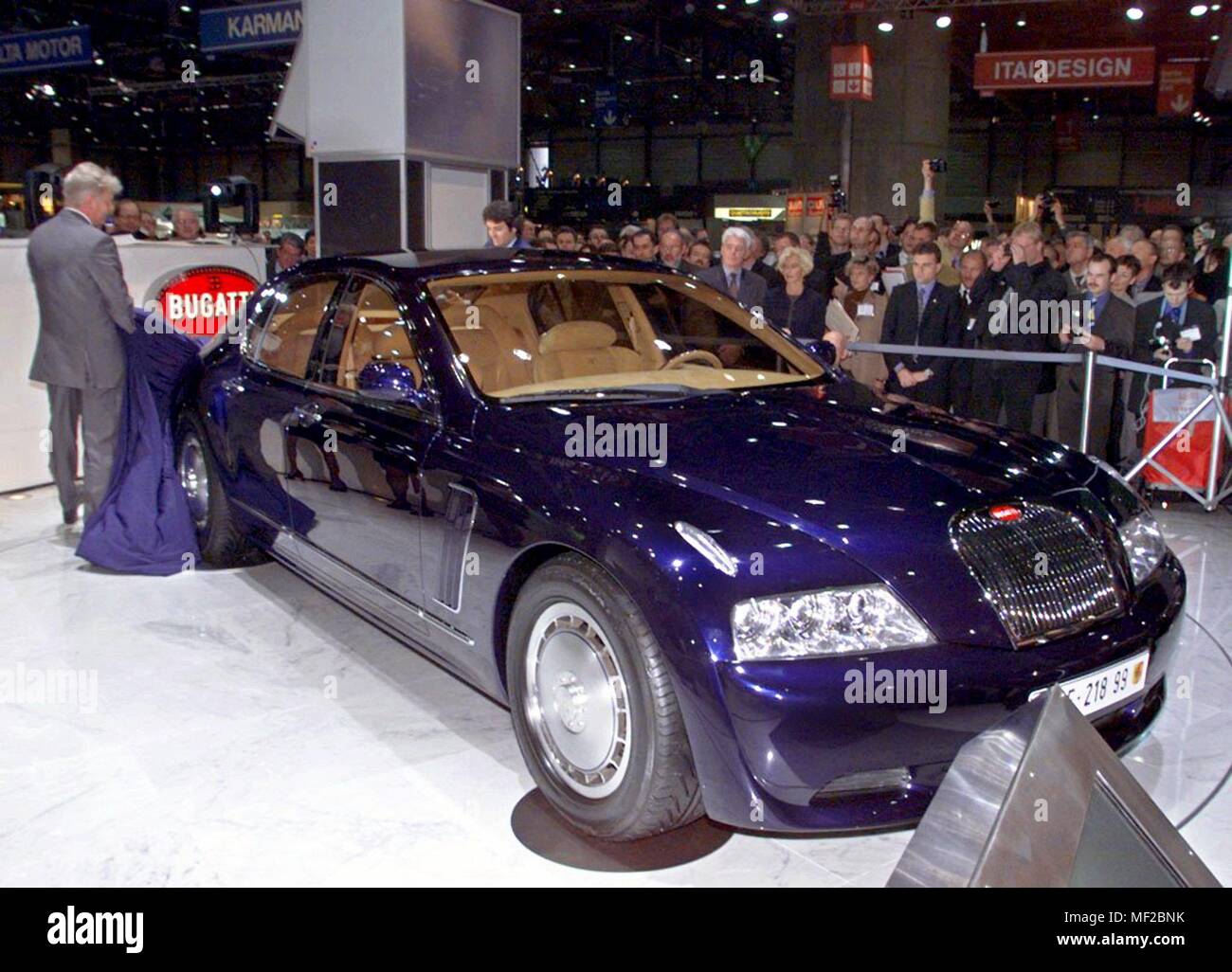In the presence of VW boss Ferdinand Piech (not pictured) will be presented on March 9, 1999 at the Geneva Motor Show, the Bugatti EB 218 with 555 hp. The study follows in design and technology the already presented at the Paris Motor Show in September 18-cylinder Coupe EB 118. The interior presents itself solid, in walnut and silk leather. Piech did not want to comment on prices or possible quantities. | usage worldwide Stock Photo