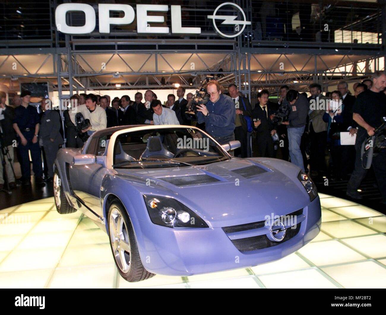 On the occasion of the 100th anniversary of the company, Opel will be  presenting a Speedster study at the Geneva Motor Show on March 9, 1999. The  sports car is powered by