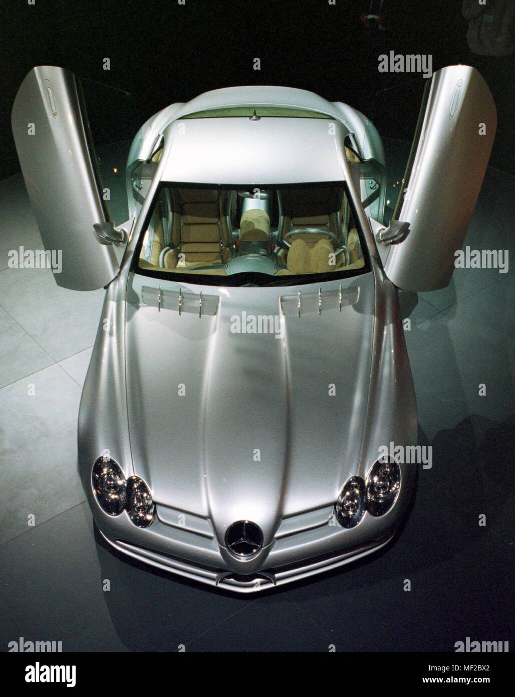 On 4.1.1999, the concept of the new Mercedes sports car SLR was built on the stand of the Stuttgart-based car manufacturer Mercedes-Benz at the Auto Show in Detroit (USA). According to Daimler Chrysler in Stuttgart, the Vision SLR sports car is designed to combine the visual elements of a Formula 1 Silver Arrow with legendary SLR sports cars from the 1950s. Among the hallmarks of the car include after swinging open top and a new, so-called adaptive headlight system. According to Daimler Chrysler, the Vision SLR is powered by a reworked 5.5-liter V8 engine and a supercharger. The power should b Stock Photo