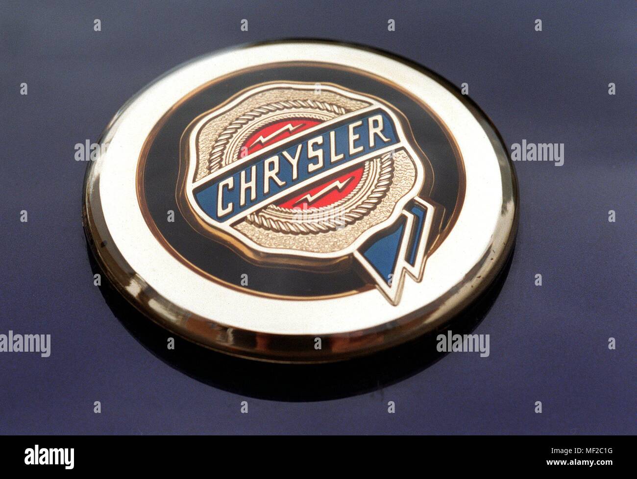View of the emblem of the vehicle manufacturer Chrysler, taken on 6.5.1998 in Frankfurt. The mega-merger of Daimler-Benz and Chrysler is perfect. Both companies want to merge until the end of the year to the third-largest automaker in the world. This was announced by the companies on 7.5.1998 with. The number of employees is to be increased due to excellent growth prospects. Factory closures or layoffs are not planned, it is said. | usage worldwide Stock Photo