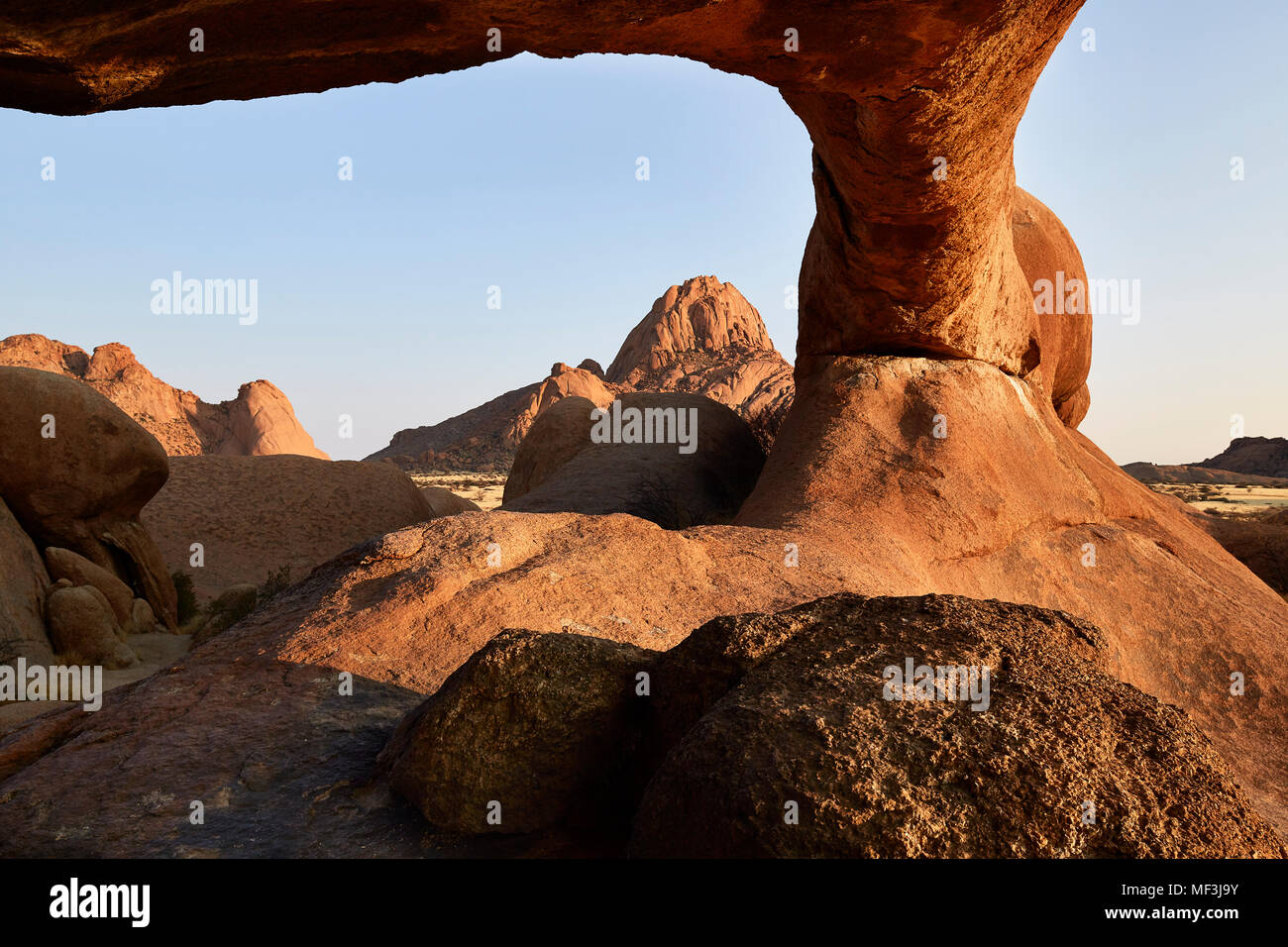 Rock bridge hi-res stock photography and images - Alamy