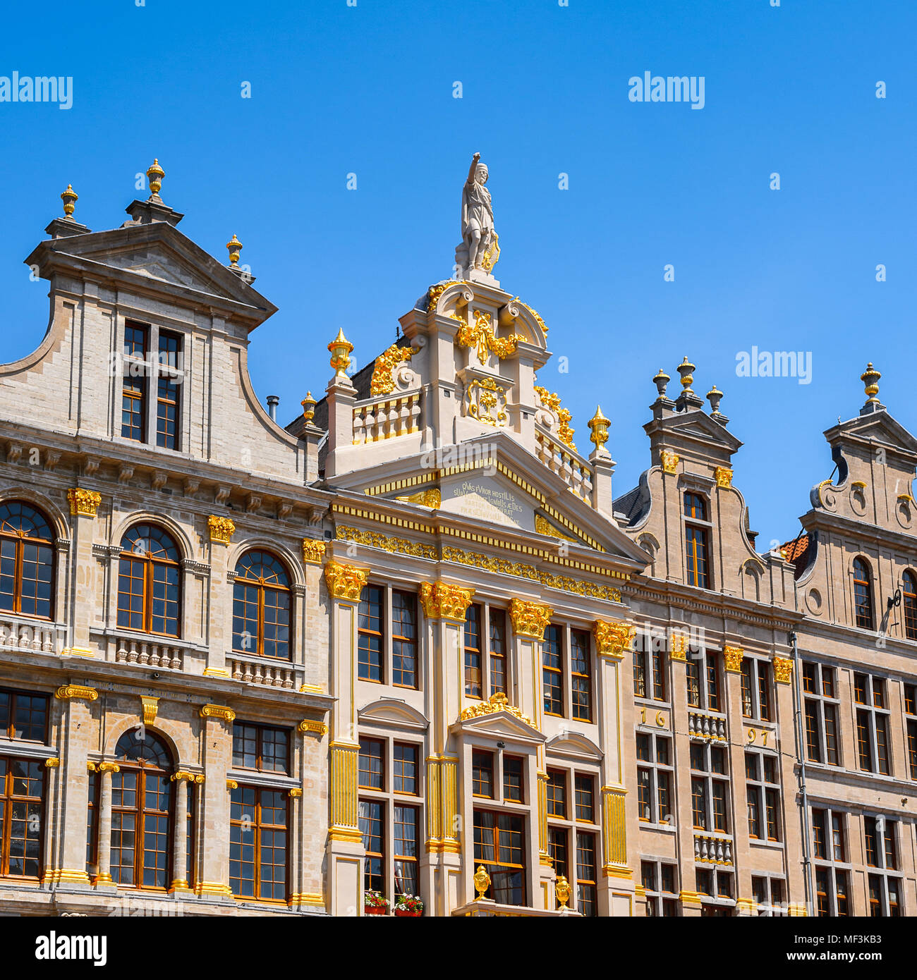 architecture-on-the-grand-place-grote-markt-the-central-square-of