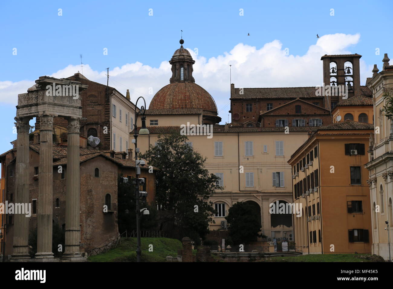 Structure In Rome Ancient Roman Architecture Stock Photo - Alamy