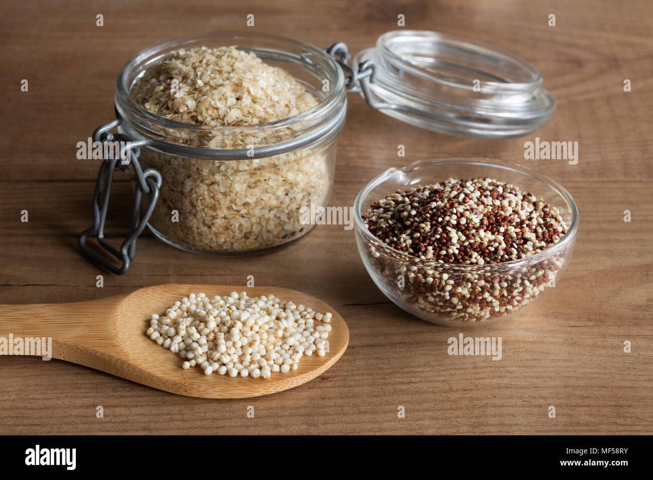 Quinoa flakes, quinoa graines and puffed quinoa Stock Photo Alamy