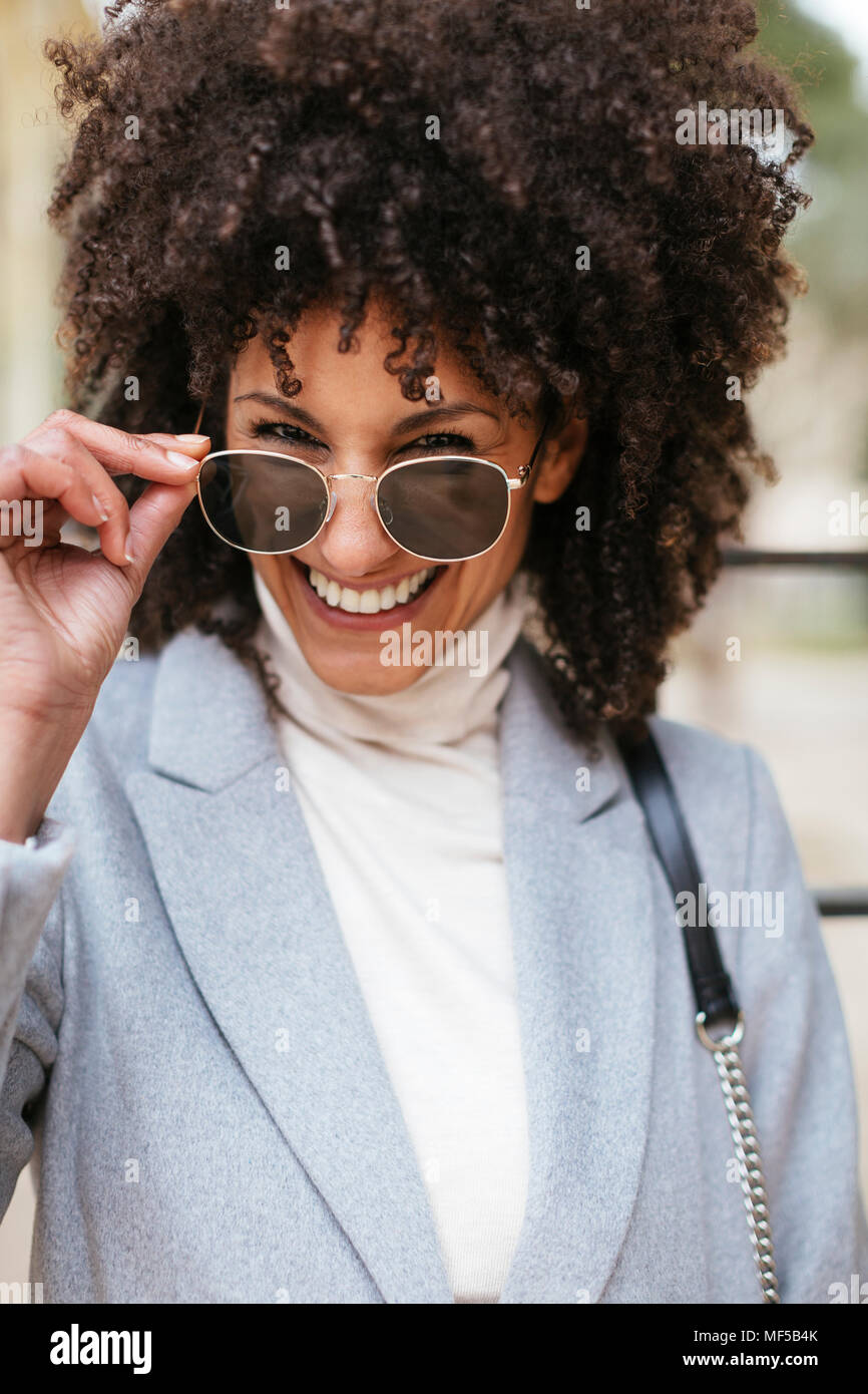 Happy sunglasses portrait woman hi-res stock photography and images - Alamy