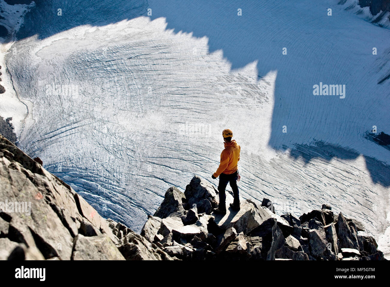 Austria, Tyrol, Stubaital, Stubai Alps, hiker looking to glacier Stock Photo