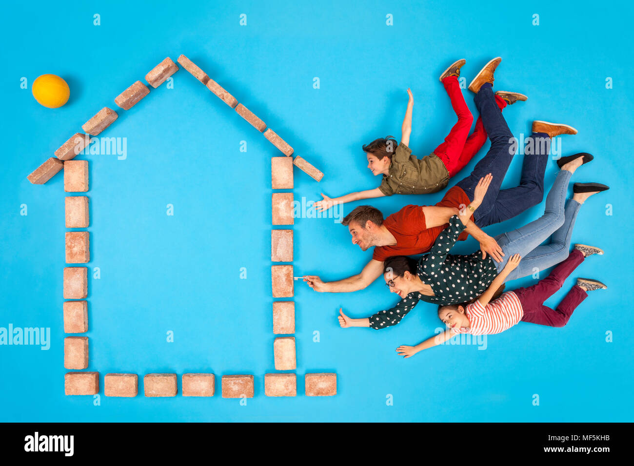 Happy family with keys coming to their new home Stock Photo - Alamy