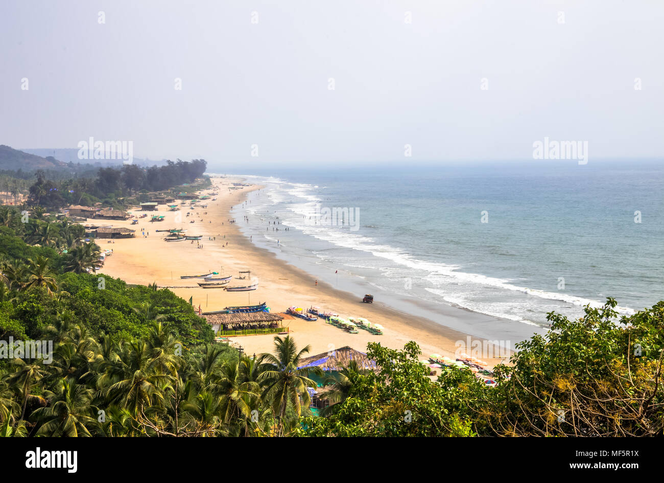 Wide sandy tropical beach hi-res stock photography and images - Alamy