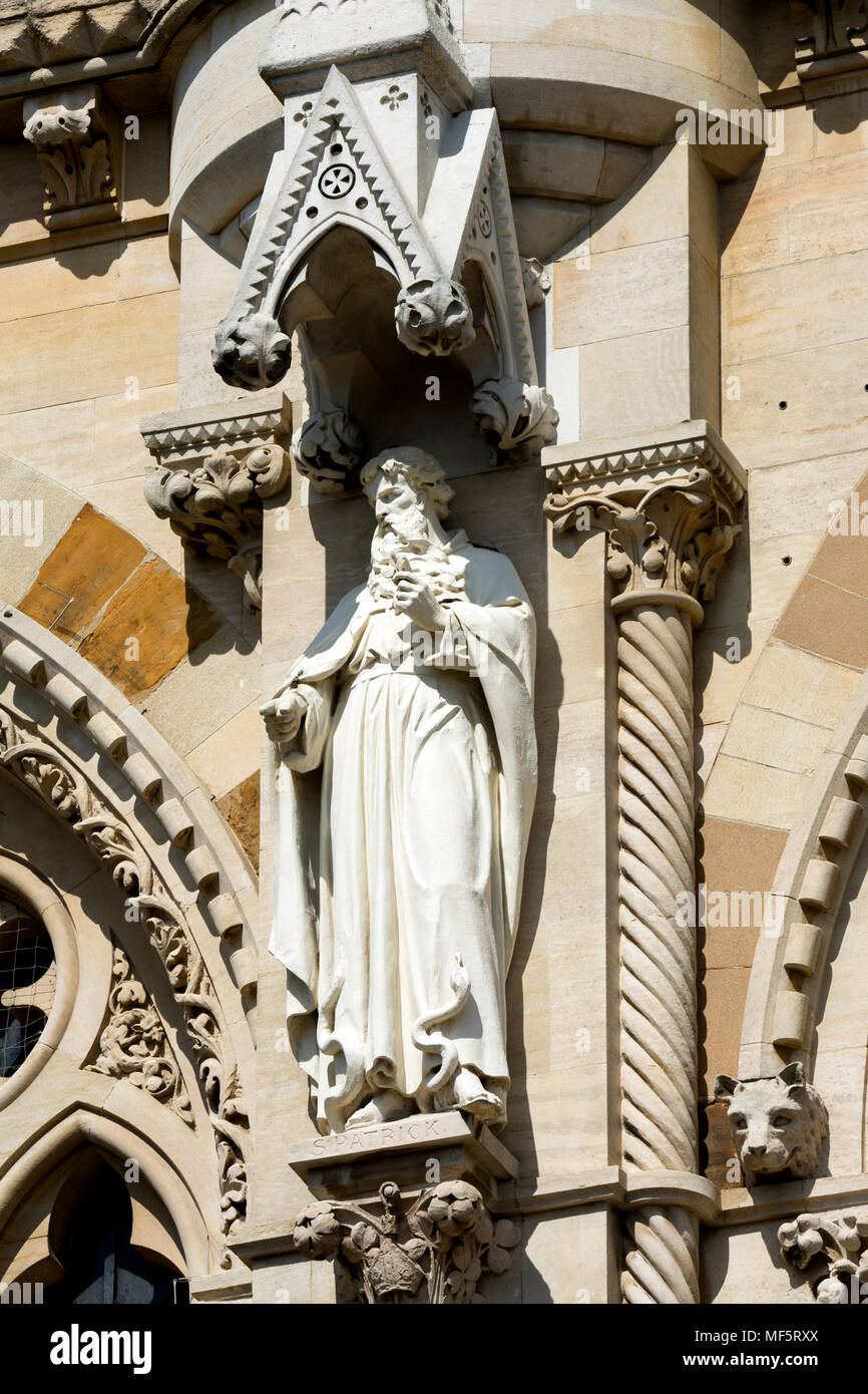 Saint patrick statue hi-res stock photography and images - Alamy